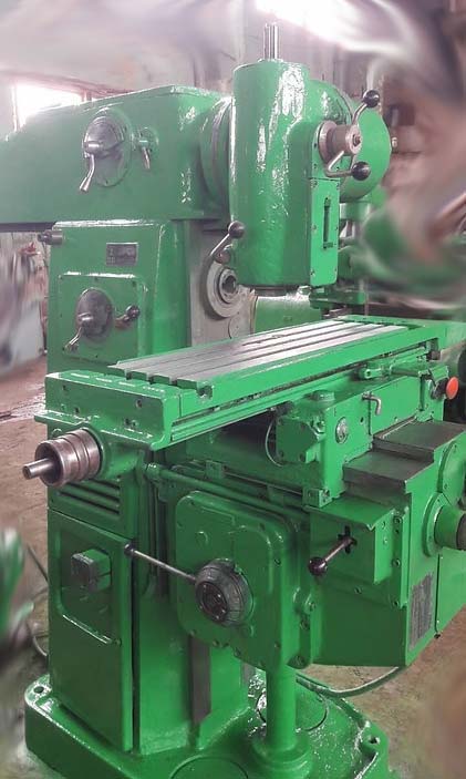 Фото широкоуніверсального консольно-фрезерного верстата 6Н80Ш